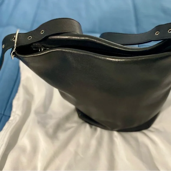 Vintage Coach Black Leather Soho bucket/hobo purse. Excellent condition - Picture 2 of 9